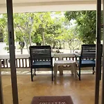 Jinta Beach Bungalow