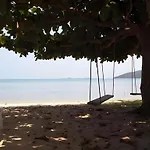 Jinta Beach Bungalow